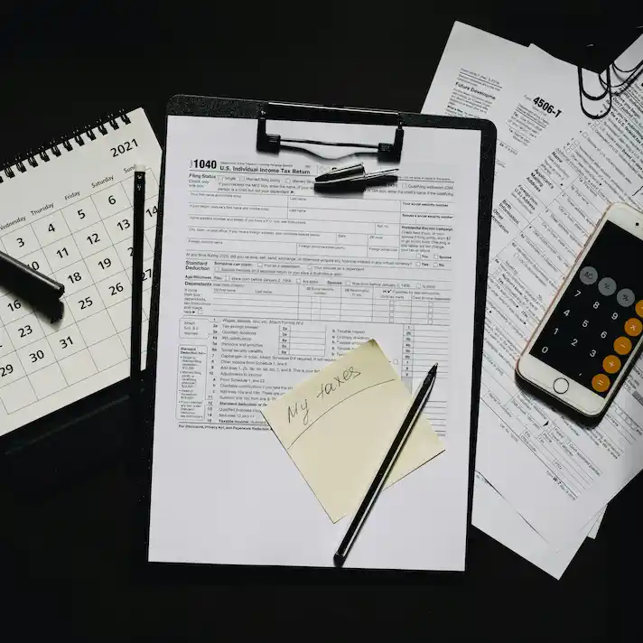 Documentación fiscal, calendario y calculadora para gestionar la declaración de la renta en Valladolid.